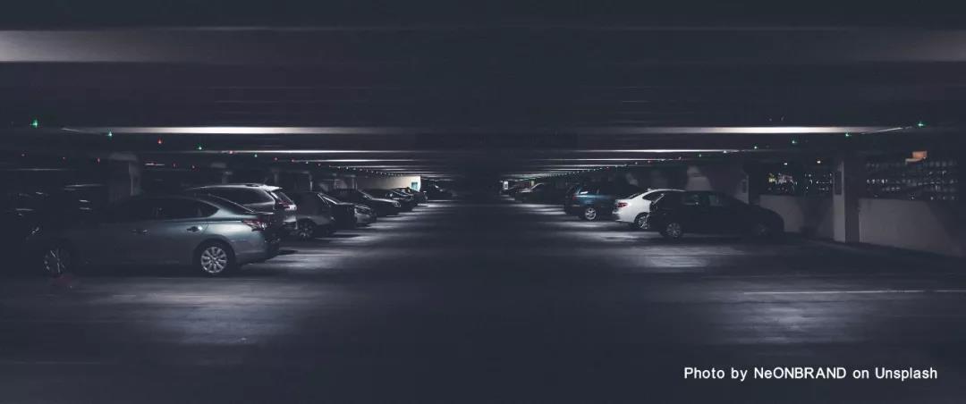  汽車庫、修車庫、停車場
